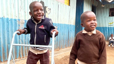 케냐사업장의 중증장애아동 중 7명이 신체기능이 향상되어 학교에 진학하게 되었습니다.