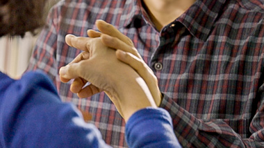 헬렌켈러가 활동한 지 100여 년이 지나도 사각지대는 있습니다. 바로 ‘시청각장애인’입니다.
당신의 관심은 시청각장애인이 행복한 삶을 살아갈 힘이 됩니다.