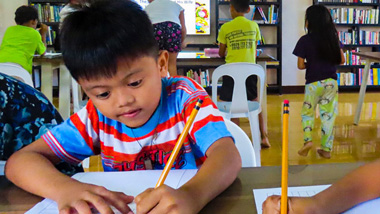 해외사업장에서는 장애아동의 교육권 보장과 장애와 비장애 아동이 함께 어우러져 살아가는 환경을 위해 다양한 사업을 진행하고 있습니다.