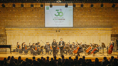 다사다난했던 20년을 양분 삼아 더욱 생생한 무대로 돌아온 제20회 밀알콘서트, 그 감동의 현장으로 초대합니다.