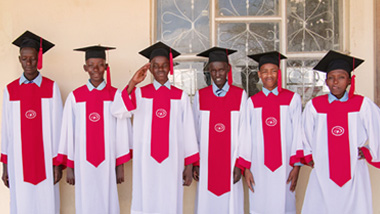 초등학교부터 고등학교 졸업까지, 아동 결연을 통해 세상으로 나가는 아이들