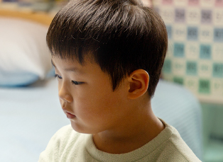 네 살 준이의 유일한 가족, 할머니