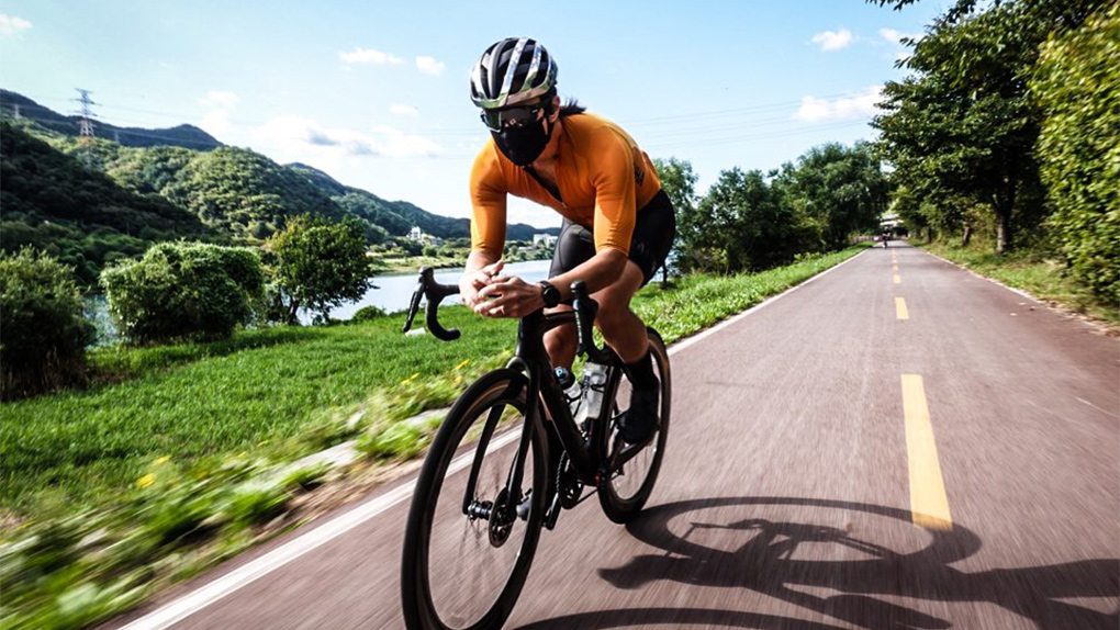 진태현 홍보대사 기부라이딩 모습(출처 진태현 인스타그램).jpg