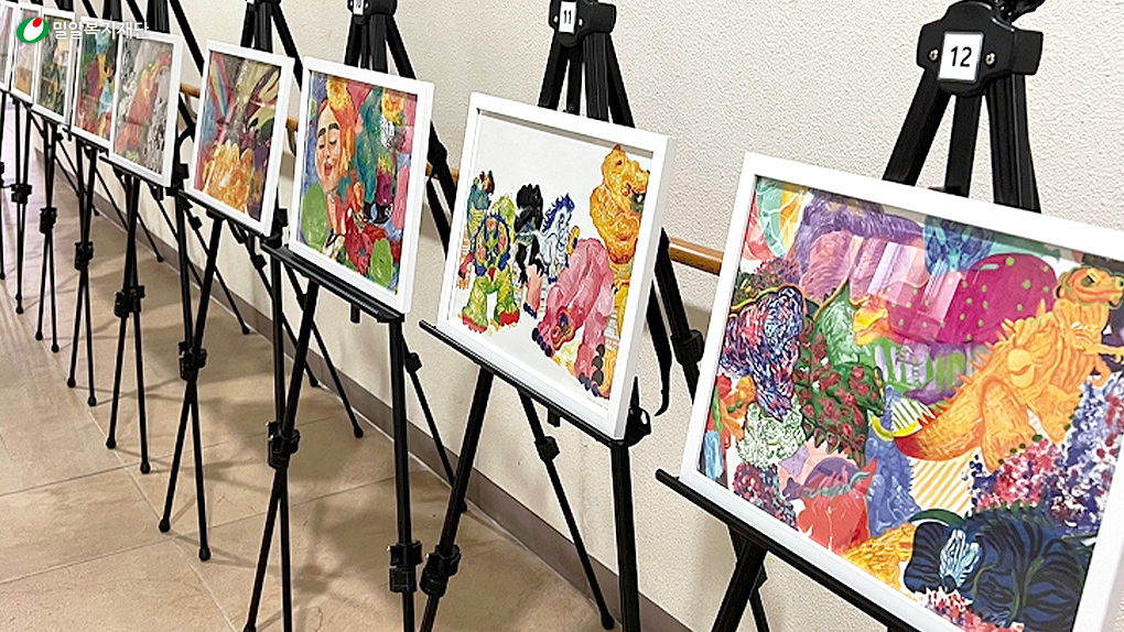 점자 도서관에서 진행 중인 원화 전시전.jpg