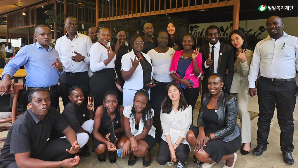 성과 공유회에 참석한 케냐지부 직원들과 관계자들.jpg