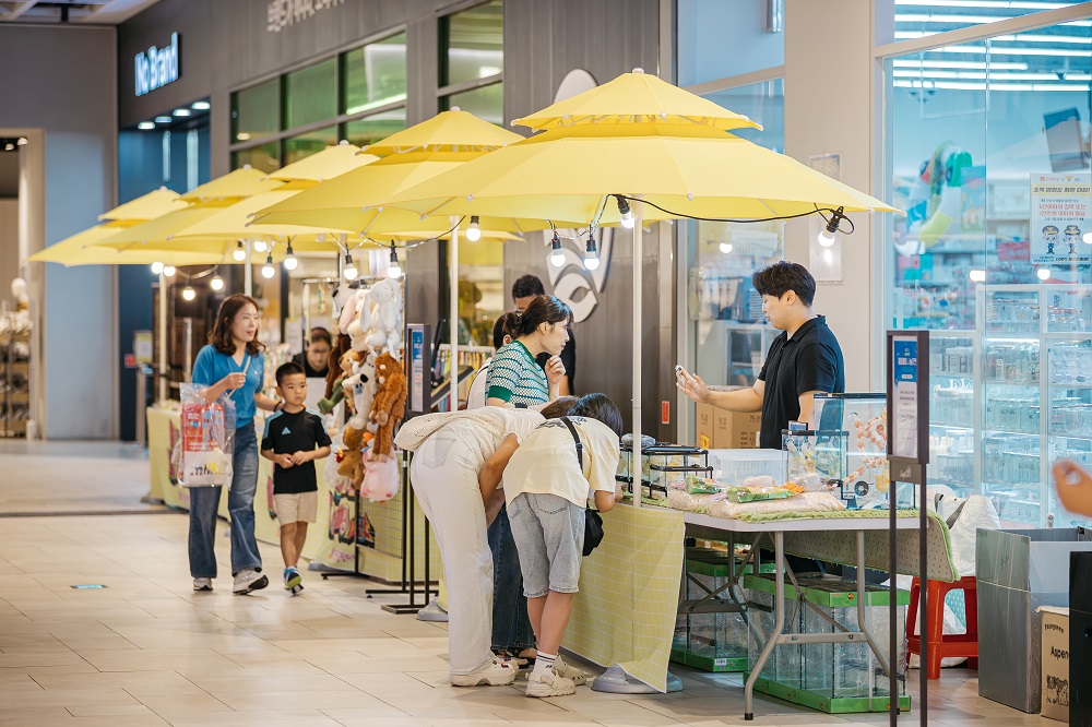 소상공인과 함께한 프리마켓 현장.jpg