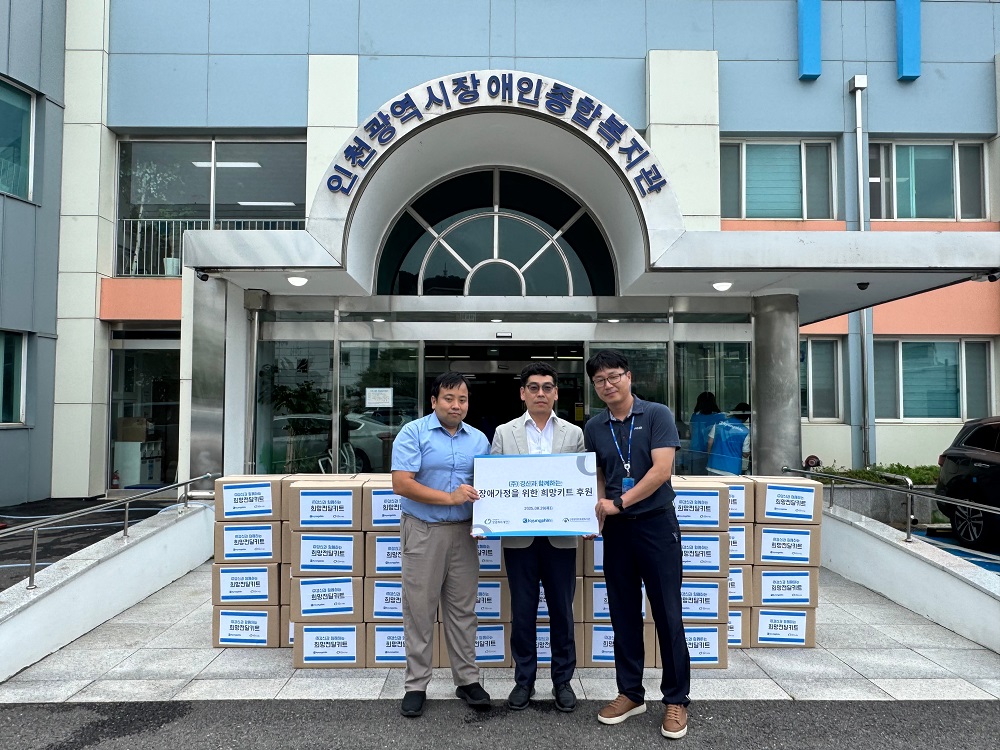 ㈜경신, 결식우려 장애가정에 식품키트 배달 봉사 전달식.jpg