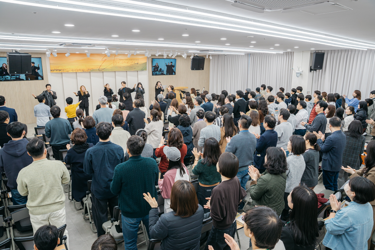 밀알복지재단 홍보대사 콜링콰이어가 우리동산교회에서 특별공연을 선보였다..jpg