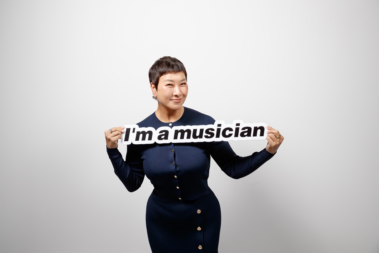 아이 엠 어 뮤지션(I’m a musician) 캠페인에 참여한 밀알복지재단 홍보대사 정영주 배우.jpg