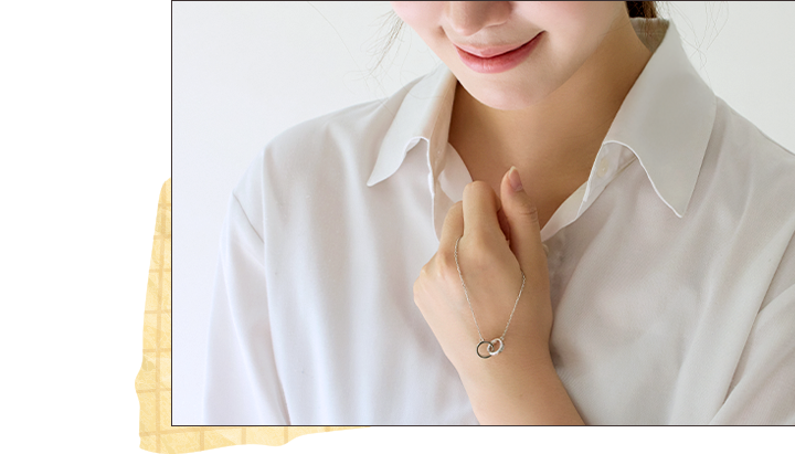 목걸이 착용 사진