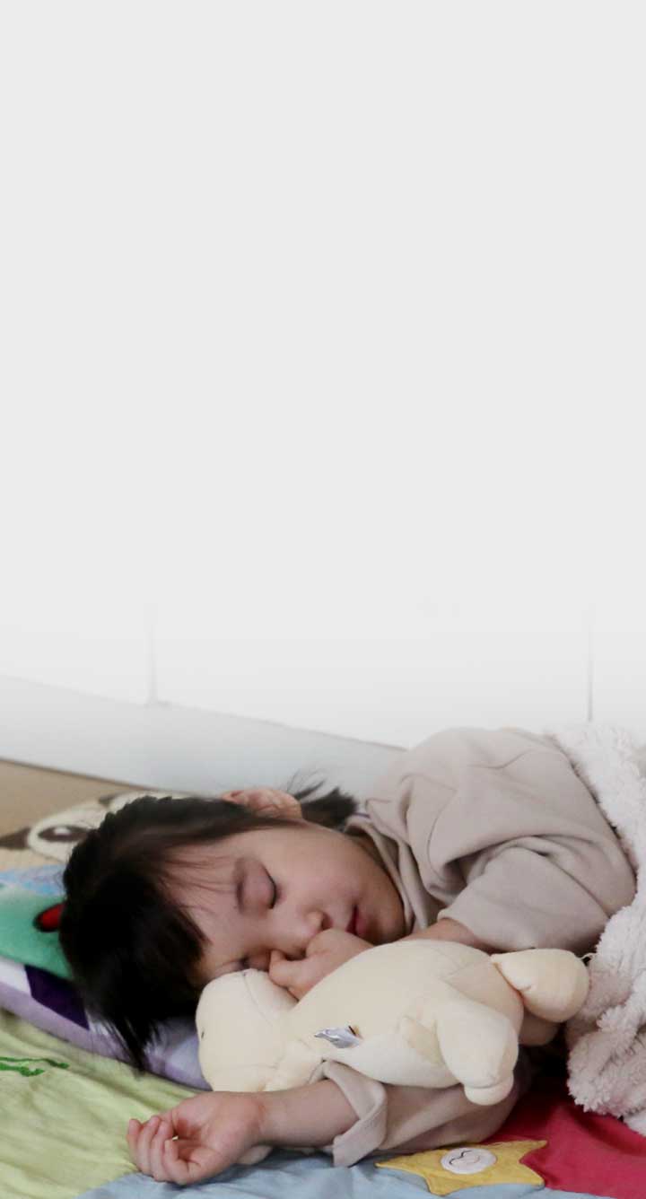 잠꼬대 마저 “싫어”라고 하던 아이